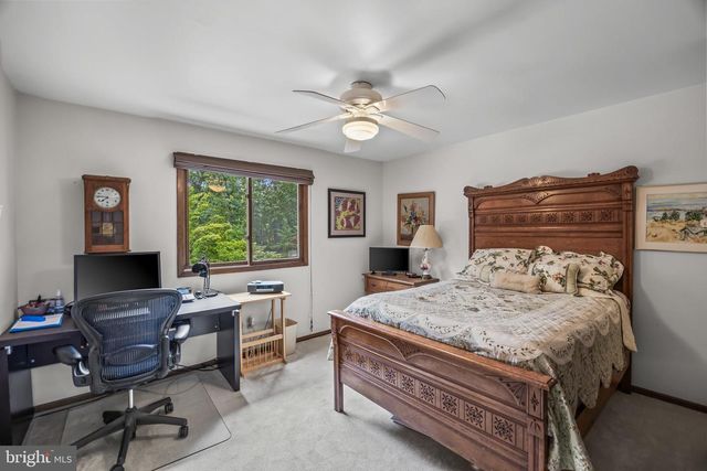 5 GLEN LAKE DR, Medford, NJ 08055