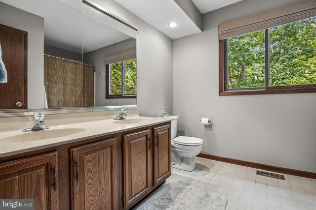 5 GLEN LAKE DR, Medford, NJ 08055