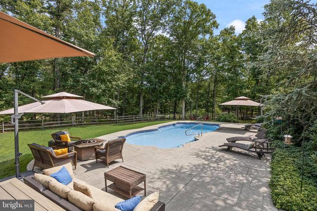 5 GLEN LAKE DR, Medford, NJ 08055