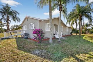 17296 W Sycamore Drive W, The Acreage, FL 33470