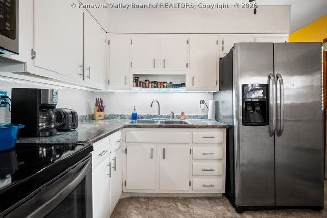 219 Melrose Drive, Hurricane, WV 25526