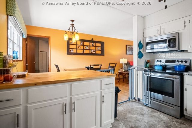 219 Melrose Drive, Hurricane, WV 25526