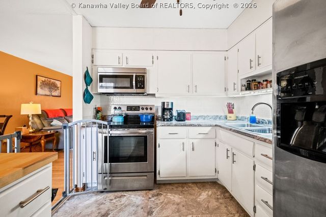 219 Melrose Drive, Hurricane, WV 25526