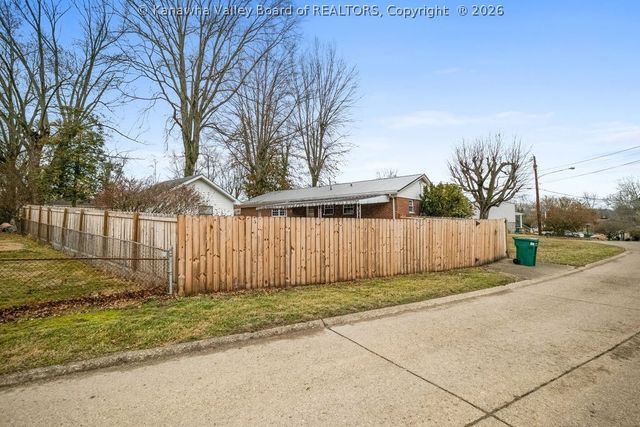 219 Melrose Drive, Hurricane, WV 25526