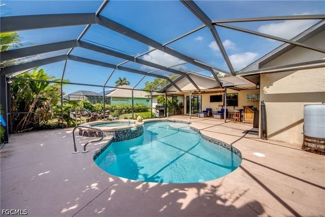 3723 SE 2nd PL, Cape Coral, FL 33904
