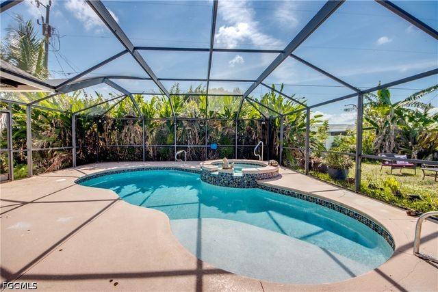 3723 SE 2nd PL, Cape Coral, FL 33904
