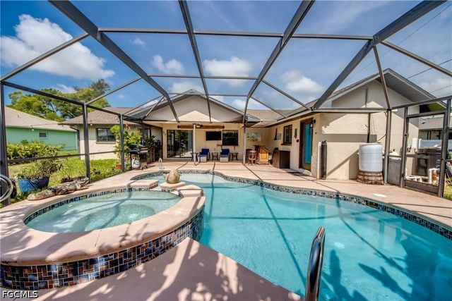 3723 SE 2nd PL, Cape Coral, FL 33904
