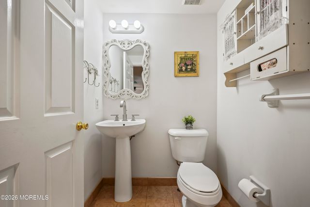 18 Queens Pass, Colts Neck, NJ 07722