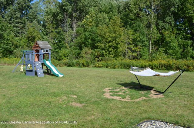 702 N Oakland Drive, Laingsburg, MI 48848