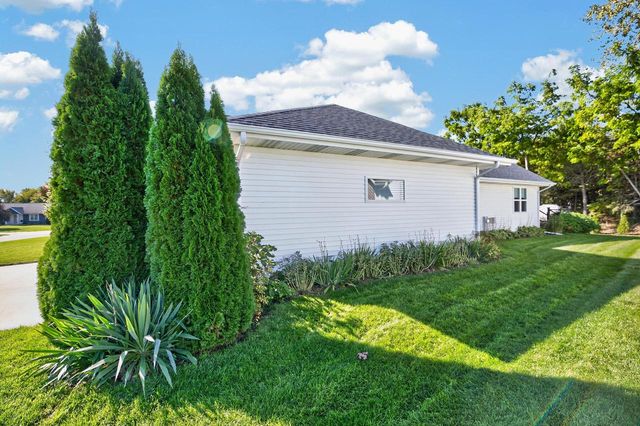 5714 Richwood LANE, Racine, WI 53402