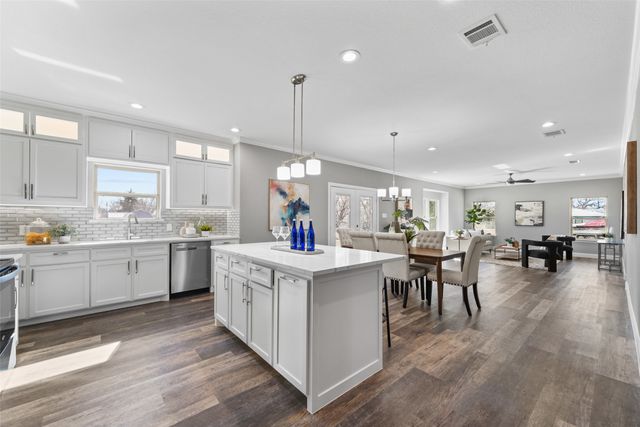 639 Legendary Lane, Gun Barrel City, TX 75156