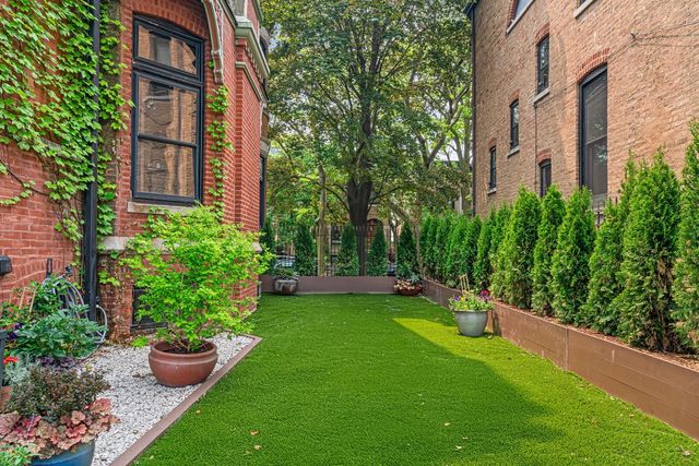 2138 W Caton Street, Chicago, IL 60647