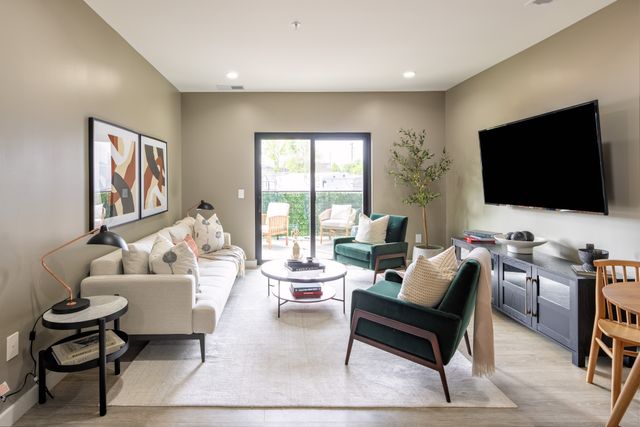 635 7th Ave S Apt 218, Nashville, TN 37203