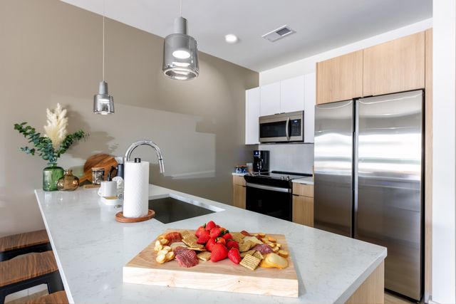 635 7th Ave S Apt 218, Nashville, TN 37203