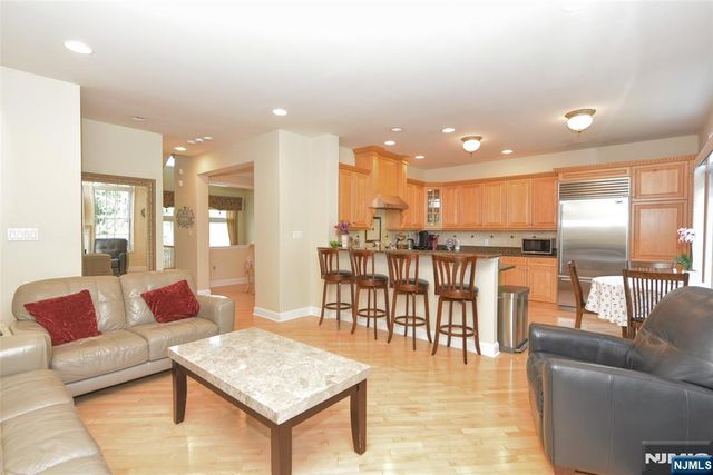 3 Skyview Drive, North Haledon, NJ 07508