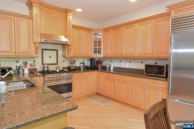 3 Skyview Drive, North Haledon, NJ 07508