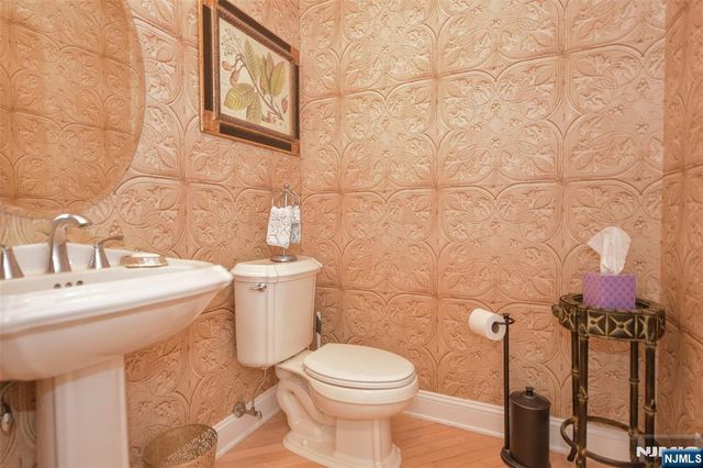 3 Skyview Drive, North Haledon, NJ 07508