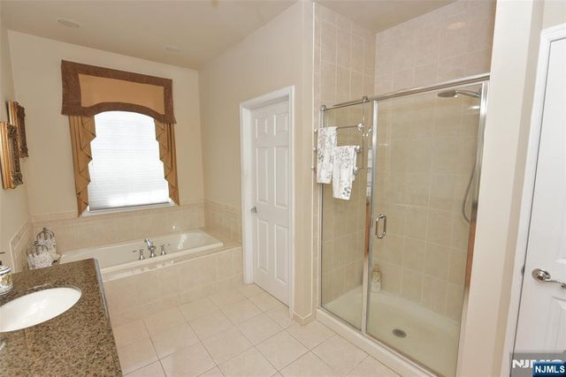 3 Skyview Drive, North Haledon, NJ 07508