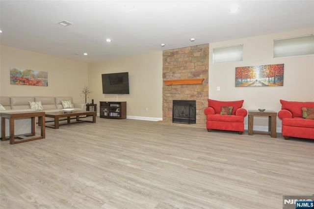 3 Skyview Drive, North Haledon, NJ 07508