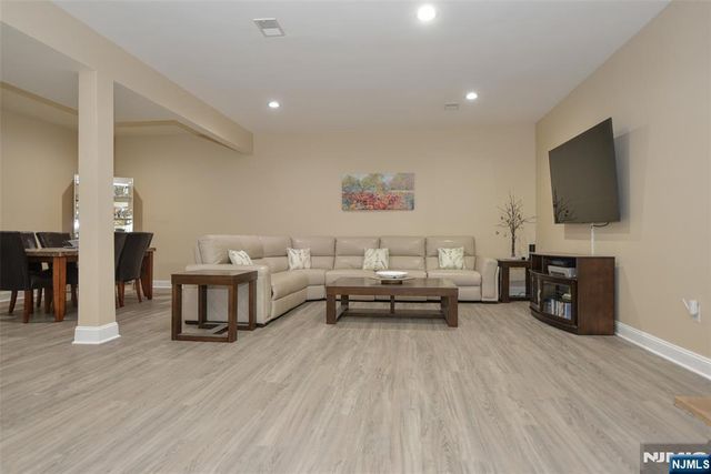 3 Skyview Drive, North Haledon, NJ 07508