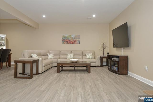 3 Skyview Drive, North Haledon, NJ 07508