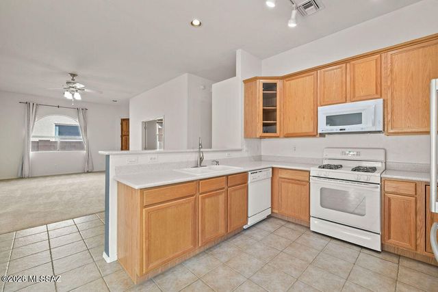 2221 N Avenida Tabica, Green Valley, AZ 85614