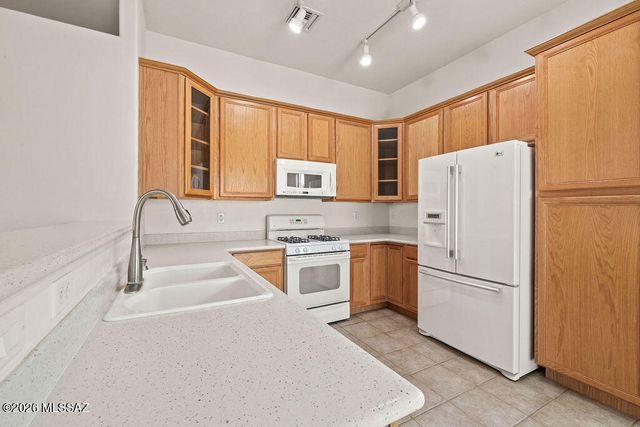 2221 N Avenida Tabica, Green Valley, AZ 85614