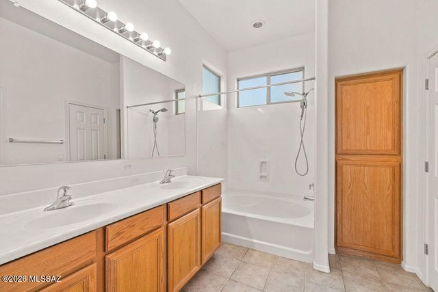 2221 N Avenida Tabica, Green Valley, AZ 85614