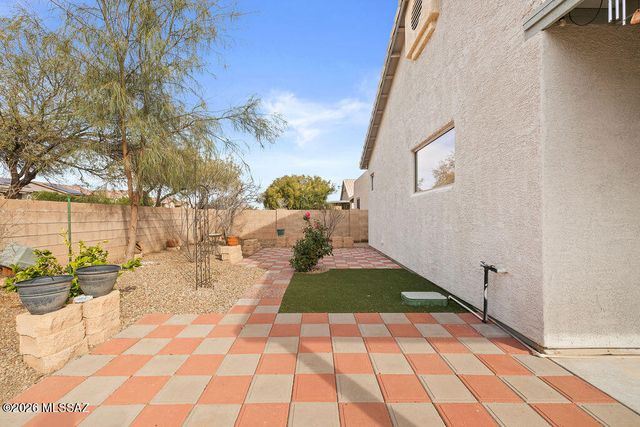 2221 N Avenida Tabica, Green Valley, AZ 85614
