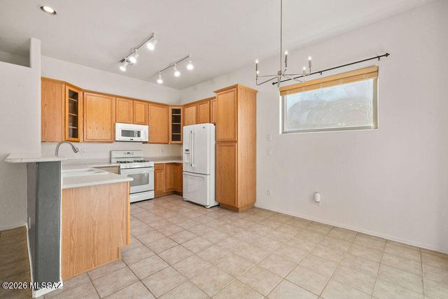 2221 N Avenida Tabica, Green Valley, AZ 85614