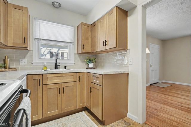 2554 23rd Street, Cuyahoga Falls, OH 44223