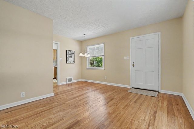 2554 23rd Street, Cuyahoga Falls, OH 44223