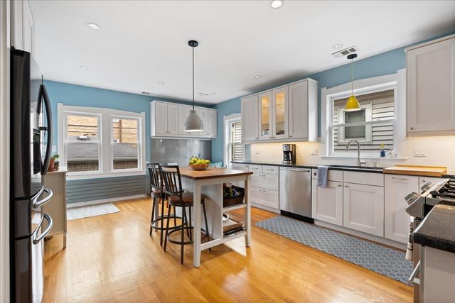 1750 W Olive Avenue, Chicago, IL 60660