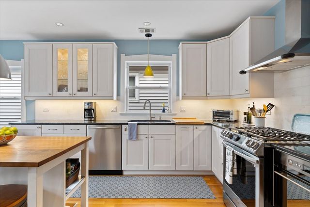 1750 W Olive Avenue, Chicago, IL 60660