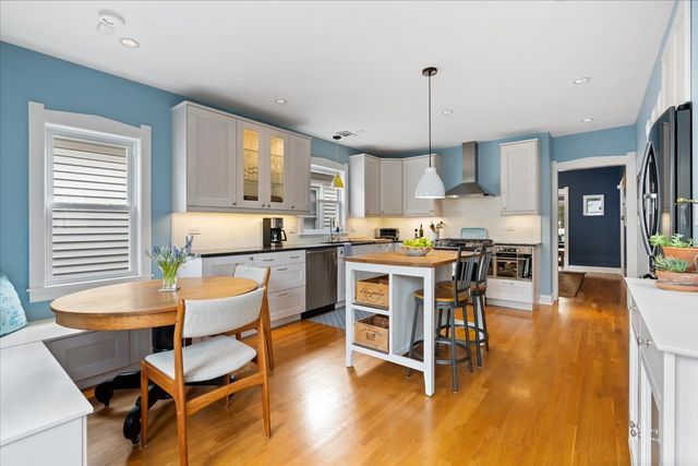 1750 W Olive Avenue, Chicago, IL 60660