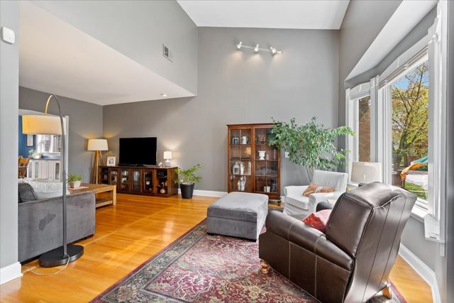 1750 W Olive Avenue, Chicago, IL 60660