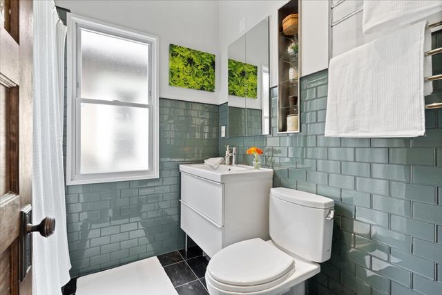 1750 W Olive Avenue, Chicago, IL 60660