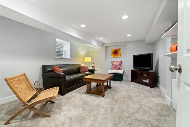 1750 W Olive Avenue, Chicago, IL 60660