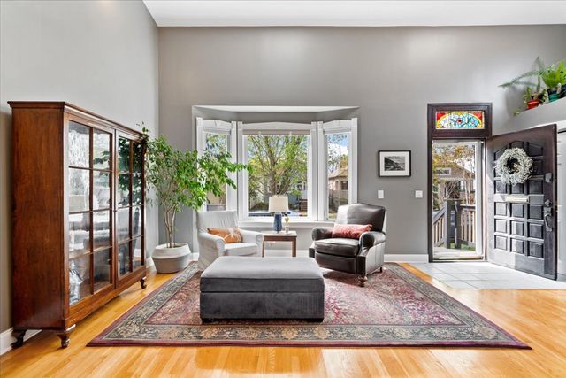 1750 W Olive Avenue, Chicago, IL 60660
