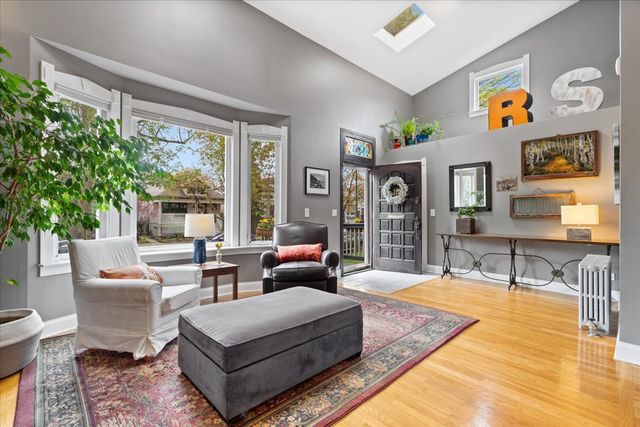 1750 W Olive Avenue, Chicago, IL 60660