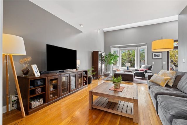 1750 W Olive Avenue, Chicago, IL 60660