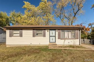 1427 Fairmeadows Lane, St Louis, MO 63138