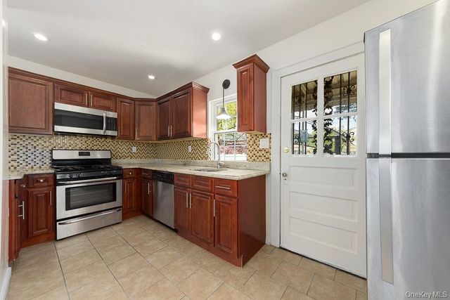 353 W Jamaica Avenue, Valley Stream, NY 11580