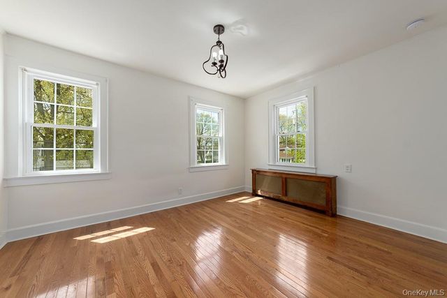 353 W Jamaica Avenue, Valley Stream, NY 11580