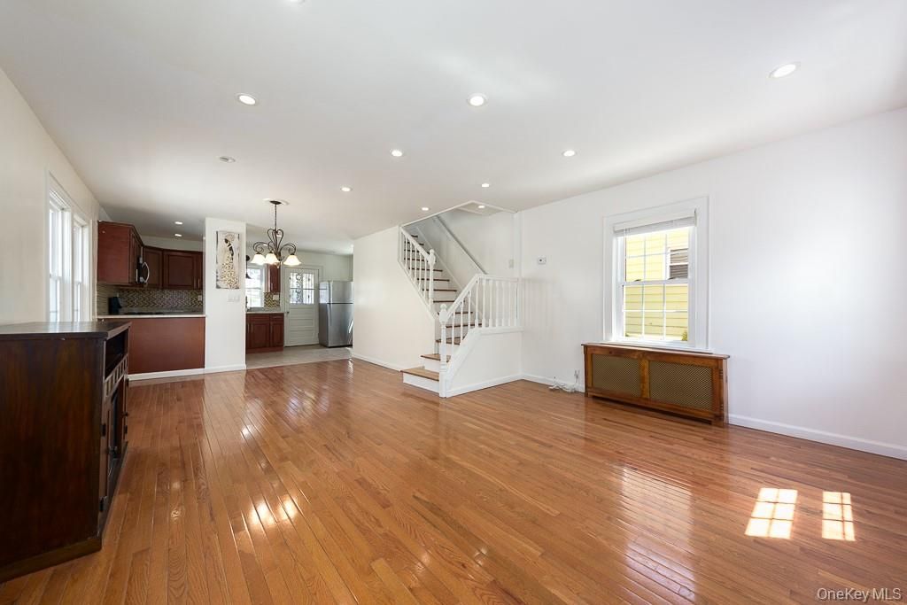 353 W Jamaica Avenue, Valley Stream, NY 11580