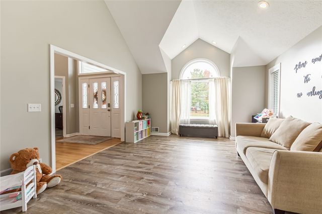 6 Woodfield Drive, Penfield, NY 14580