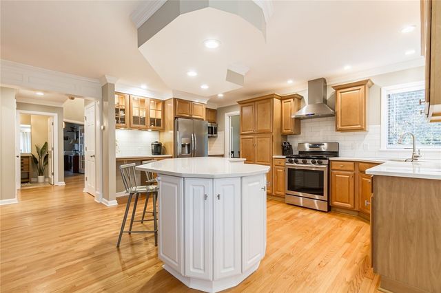 6 Woodfield Drive, Penfield, NY 14580