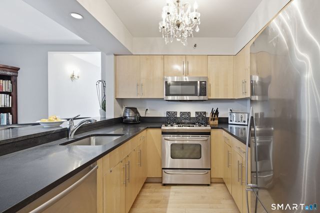 25 Forest Street 6L, Stamford, CT 06901