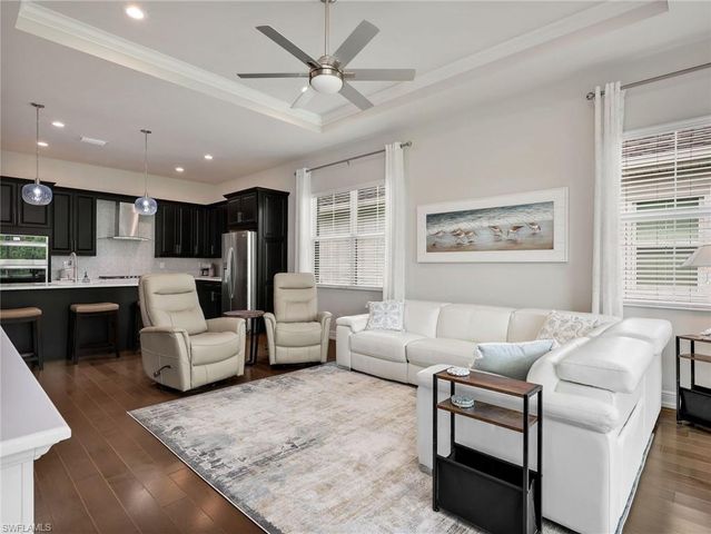 9225 Cayman DR, Naples, FL 34114