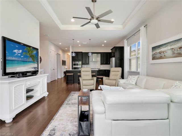 9225 Cayman DR, Naples, FL 34114
